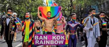 Bangkok : des milliers de personnes défilent pour la marche des fiertés