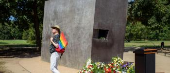 Un monument Gay à Berlin saccagé: le spectre du nazisme refait surface