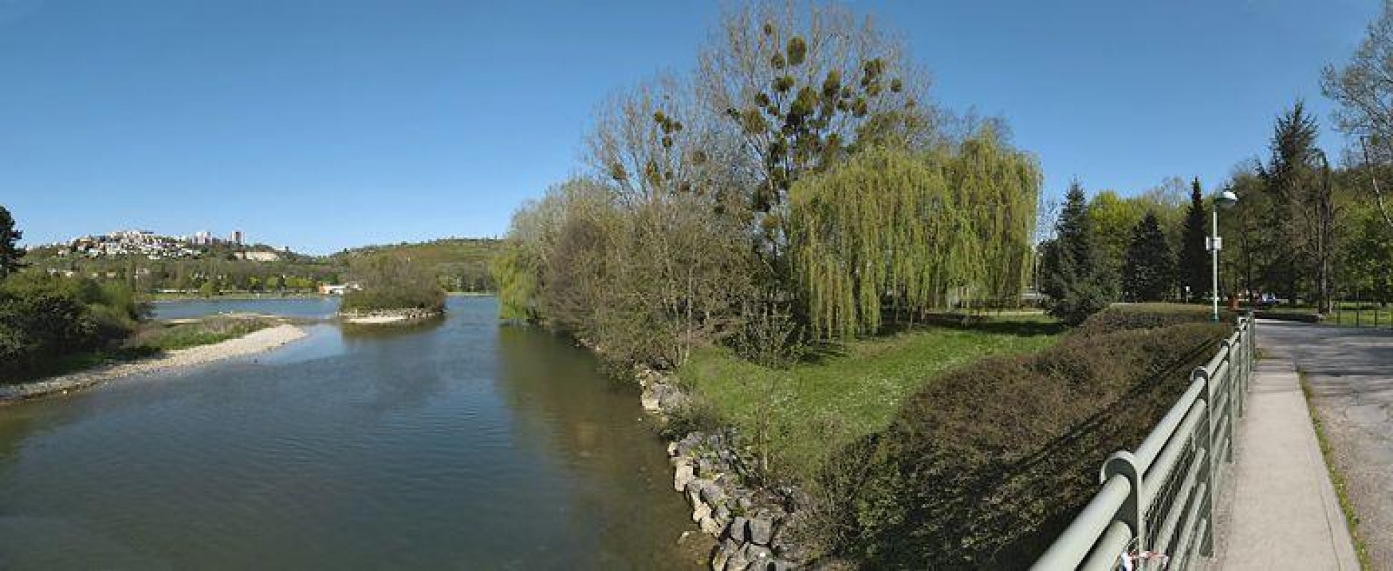 Dijon : deux hommes agressés au lac Kir, l'assaillant hurlant « Mort aux pédérastes »