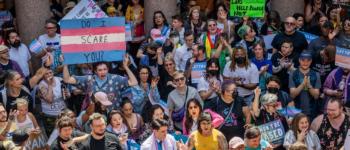 Texas : Interdiction de l'aide médicale pour les mineurs transgenres
