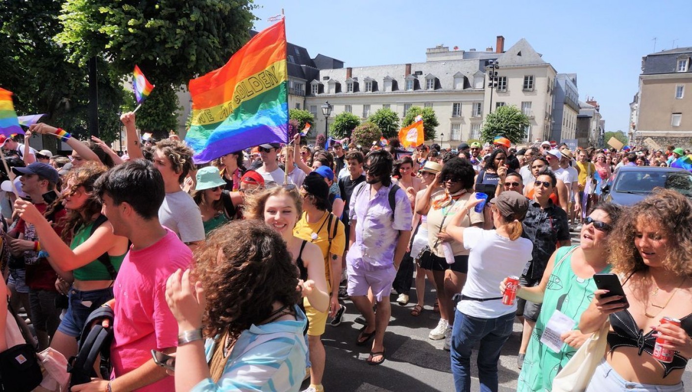 Tours : Participation record pour la pride malgré les attaques du centre LGBTI