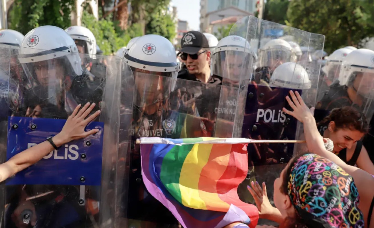 Turquie : Refus d'asile pour un réfugié irannien LGBTQ+ exposé à la peine de mort