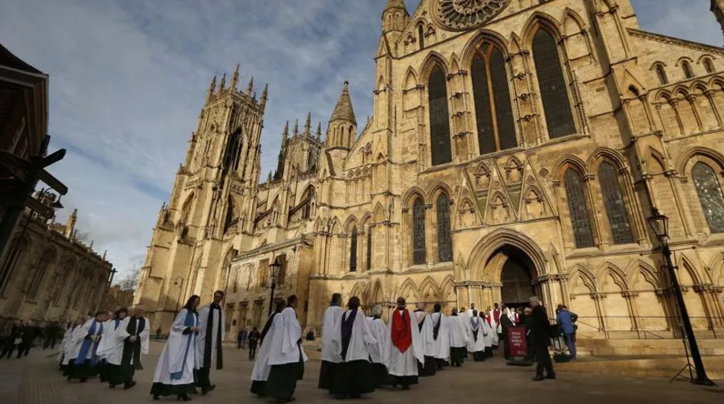 L'Église d'Angleterre organise un synode questionnant la bénédiction des couples homosexuels