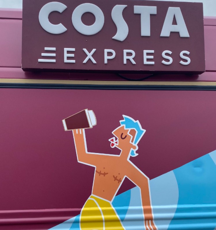 Choc : Costa Coffee affiche un homme trans sur une publicité et le web s'enflamme
