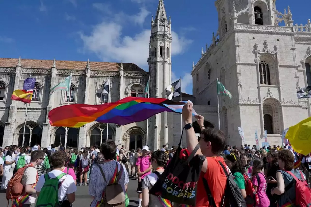 Catholiques portugais harcelés pour un drapeau LGBT : Que s’est-il passé aux Journées Mondiales de la Jeunesse ?