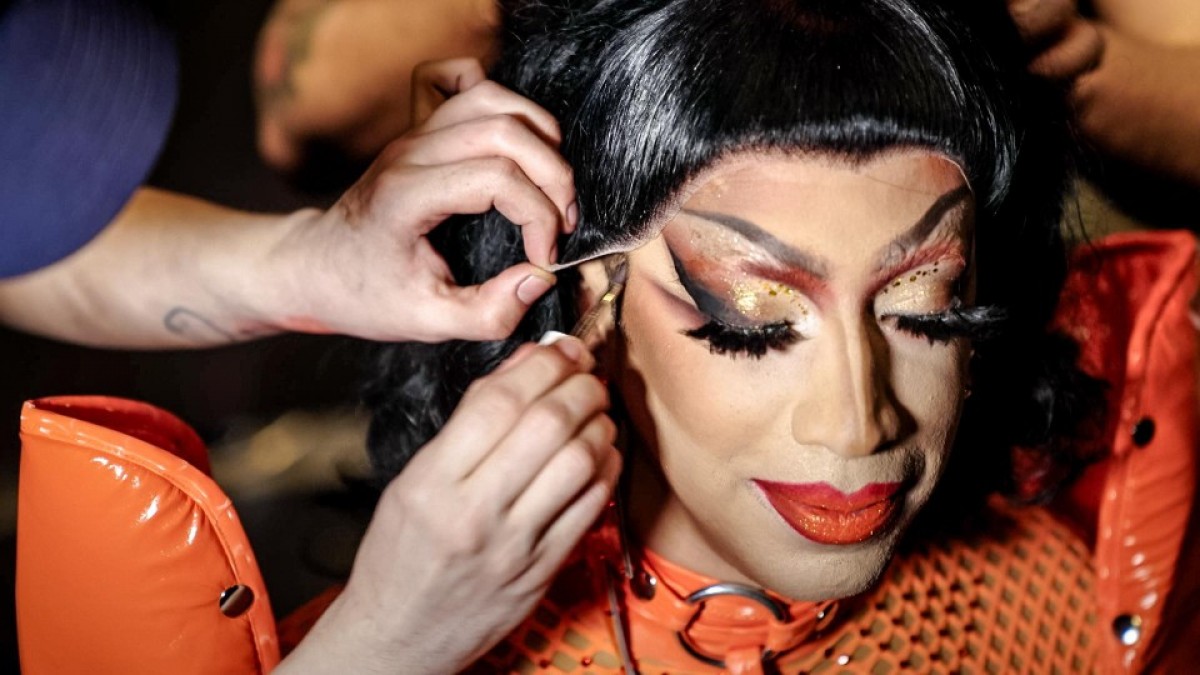 Sammy Mahdi, un député belge remporte un concours de drag-queen