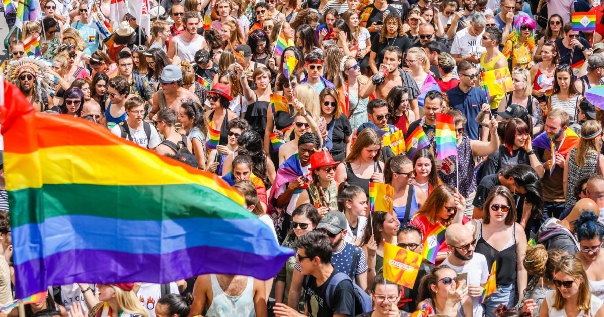 Enquête IPSOS : 9% des adultes issus de 30 pays se reconnaissent comme membres de la communauté LGBT+