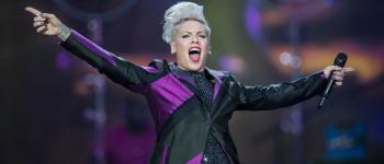 Pink offre des milliers livres LGBT+ bannis en Floride lors de ses concerts