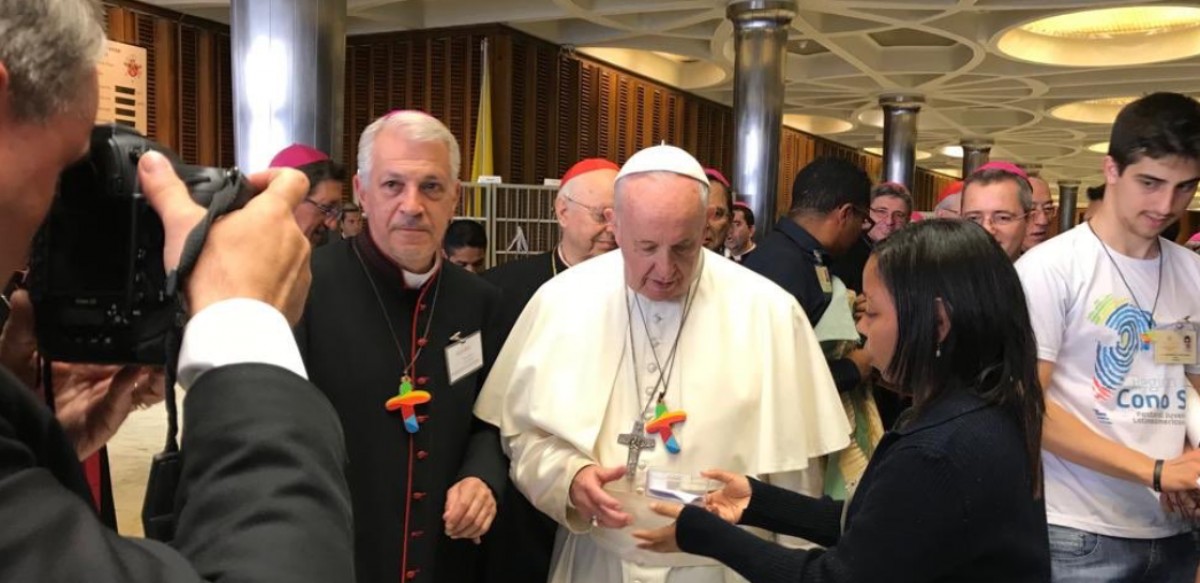 Le Pape François et la croix arc-en-ciel : Symbole LGBT ou malentendu ?