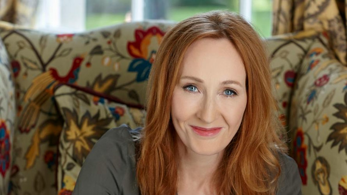 Les déceptions continuent : J.K. Rowling soutient une organisation anti-trans