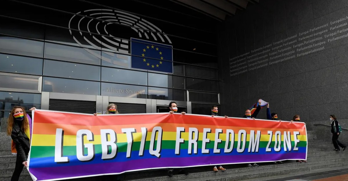 Violence croissante envers la communauté LGBT+ en Europe: Analyse du rapport de la FRA
