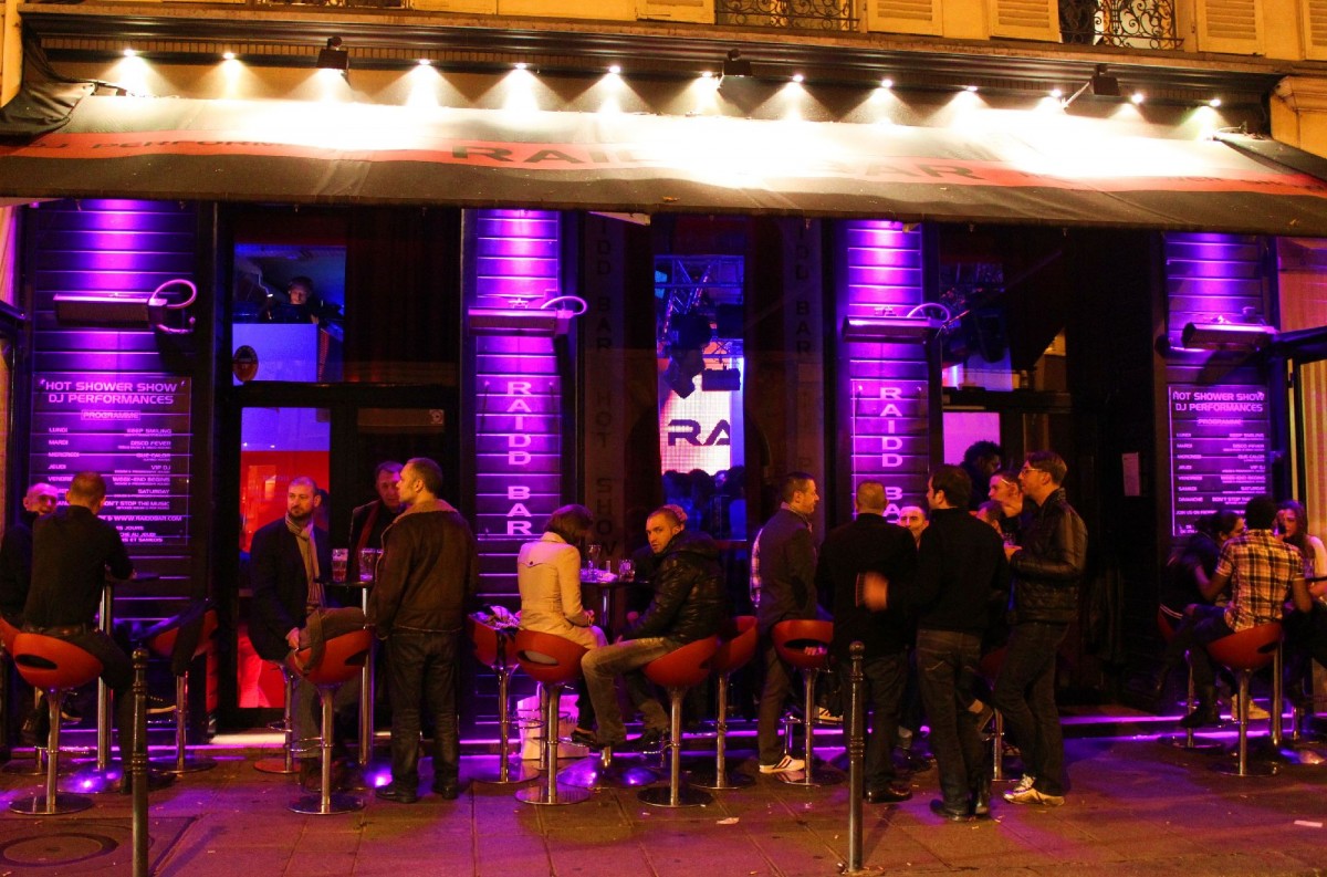 Les bars parisiens pourraient-ils devenir des sanctuaires pour la communauté LGBTQIA+?