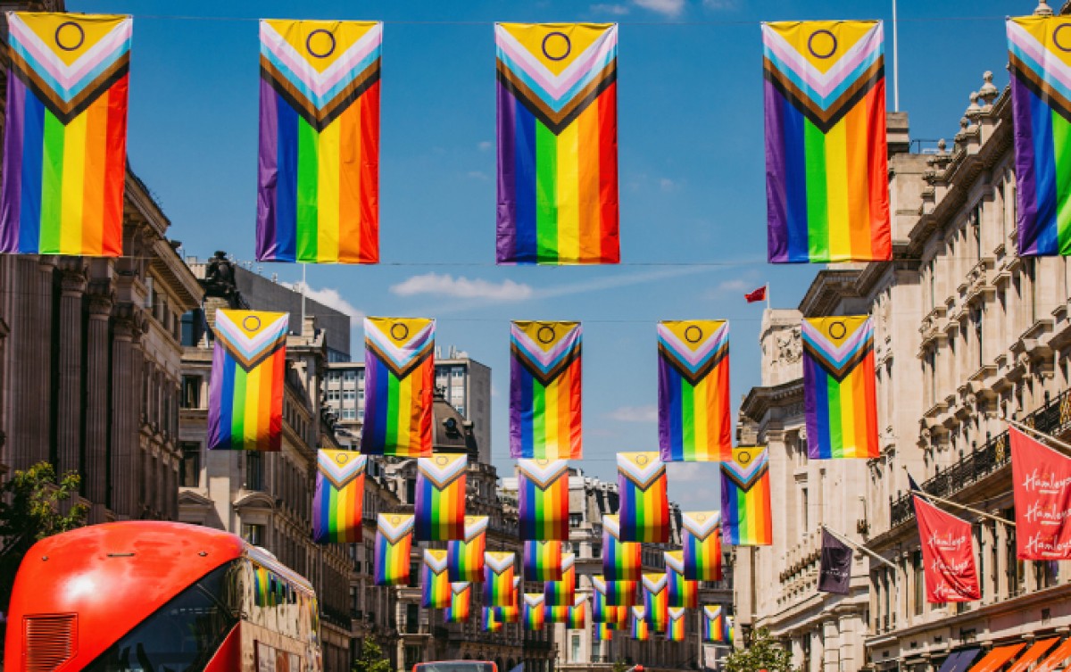 Londres : Un groupe chrétien lance une pétition contre les drapeaux LGBT « moches »