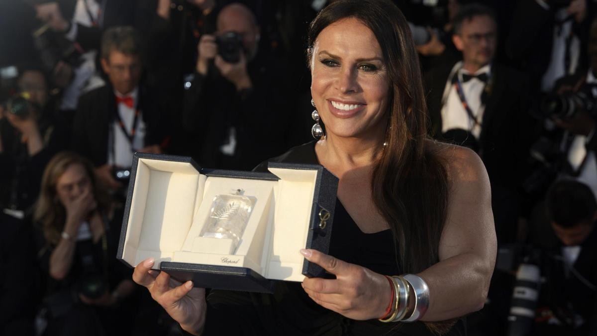 Karla Sofía Gascón la première actrice transgenre récompensée au festival de Cannes
