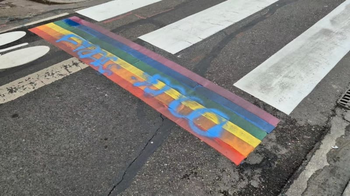 Lyon : Passage Piéton symbolisant la fierté LGBT+ vandalisé
