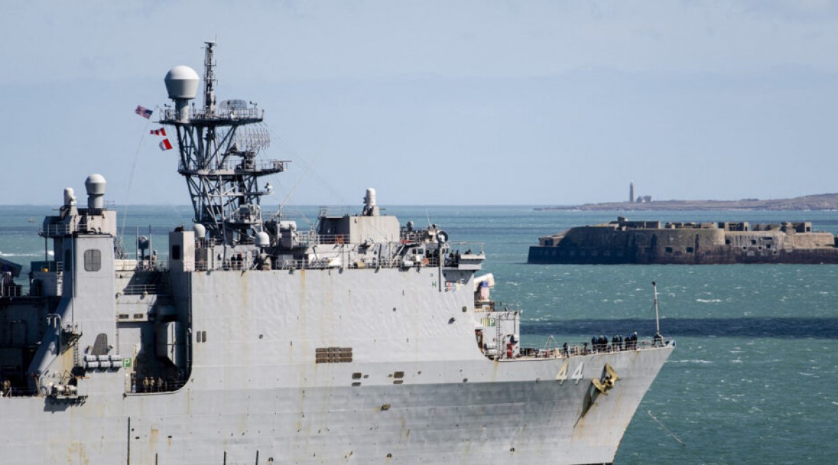 USA : Une femme lesbienne reprend le commandement d'un navire de guerre et suscite la colère des conservateurs